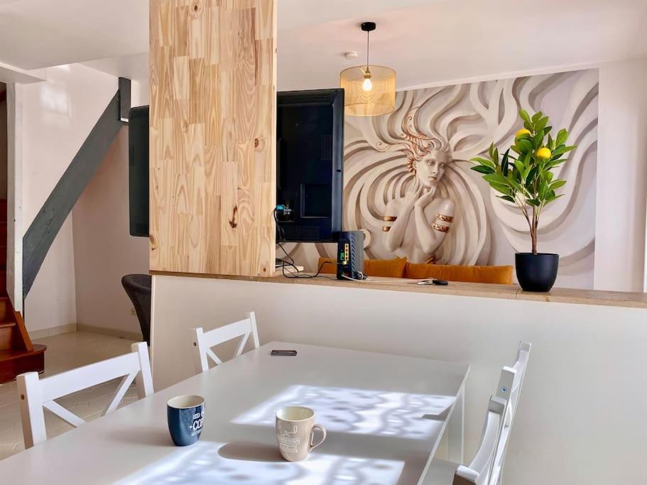 Maison 2 Chambres, Village Calme - Village Vaux 3 Minutes Apartment