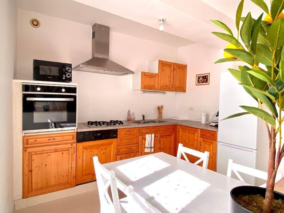 Maison 2 Chambres, Village Calme - Village Vaux 3 Minutes * Auxerre